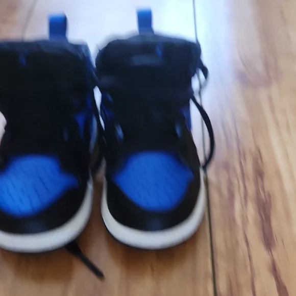 Jordan Black and Blue Iconic Sneakers - Picture 2 of 6